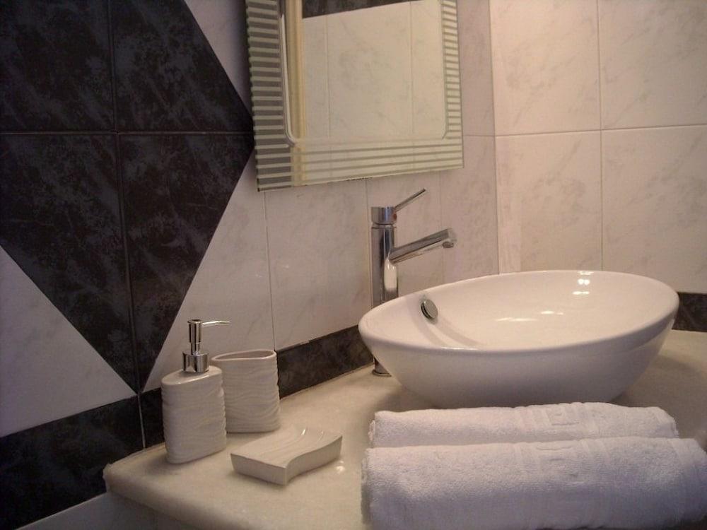 Kafouros Hotel Kamari  Ngoại thất bức ảnh